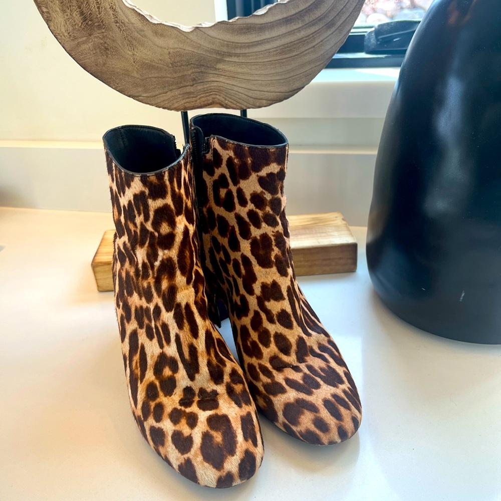 Classic Tory booties in leopard print